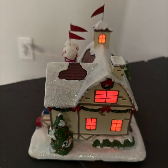 Hawthorne Village - "Gift Wrapping Service Station" Piece - Picture 9 of 9